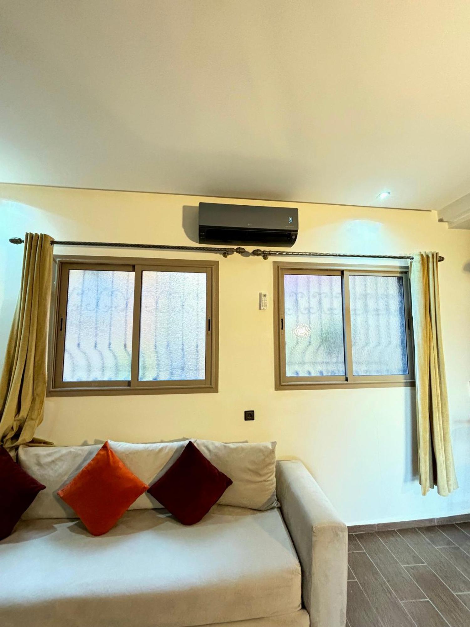 Issli Appartment Climatise Hiver Et Ete 아즈루 외부 사진
