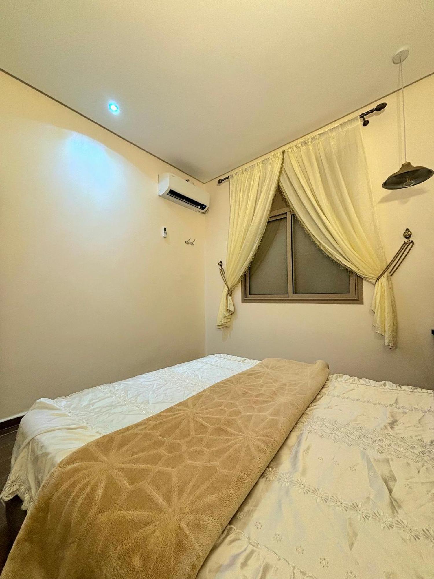Issli Appartment Climatise Hiver Et Ete 아즈루 외부 사진